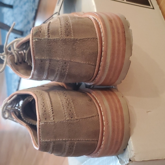 Frye men suede Wingtip shoes size 10m with the box - Picture 5 of 8